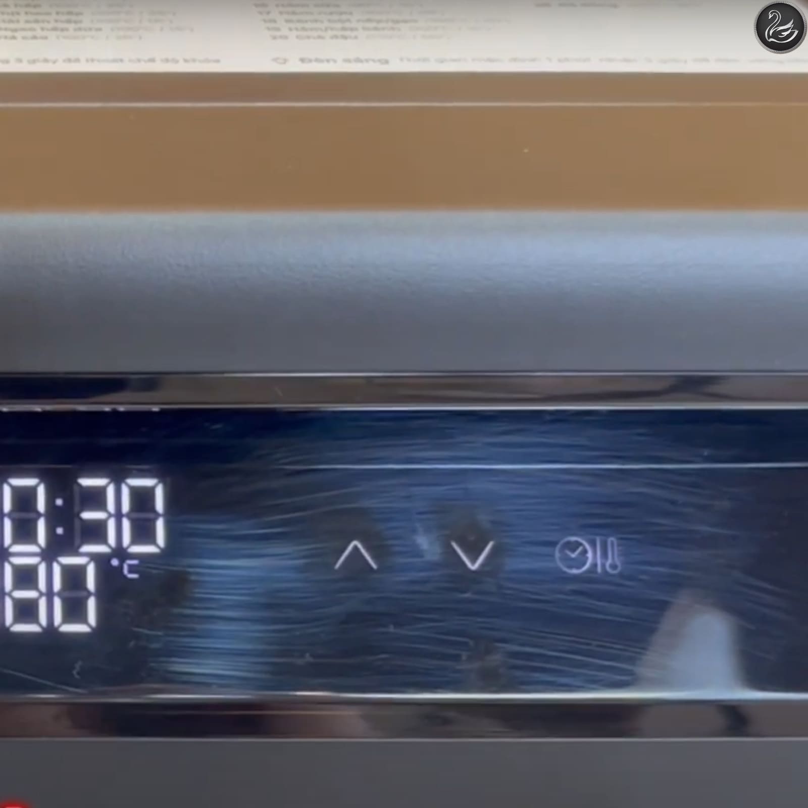 màn hình cảm ứng nồi chiên bị xước do thao tác chạm